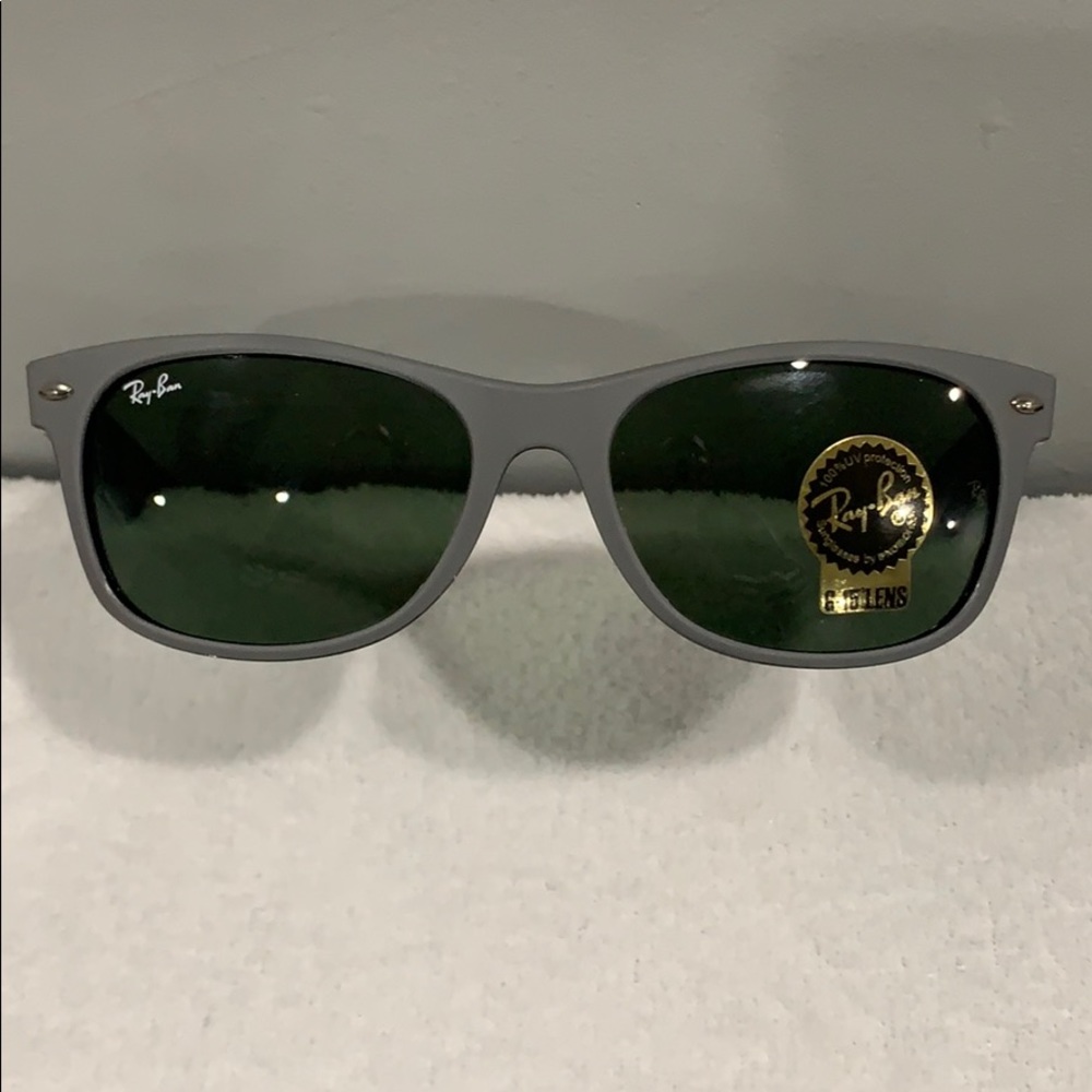 Ray ban Sunglasses Model RB2132  NWT
